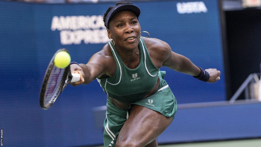 Venus Williams reaches for a forehand