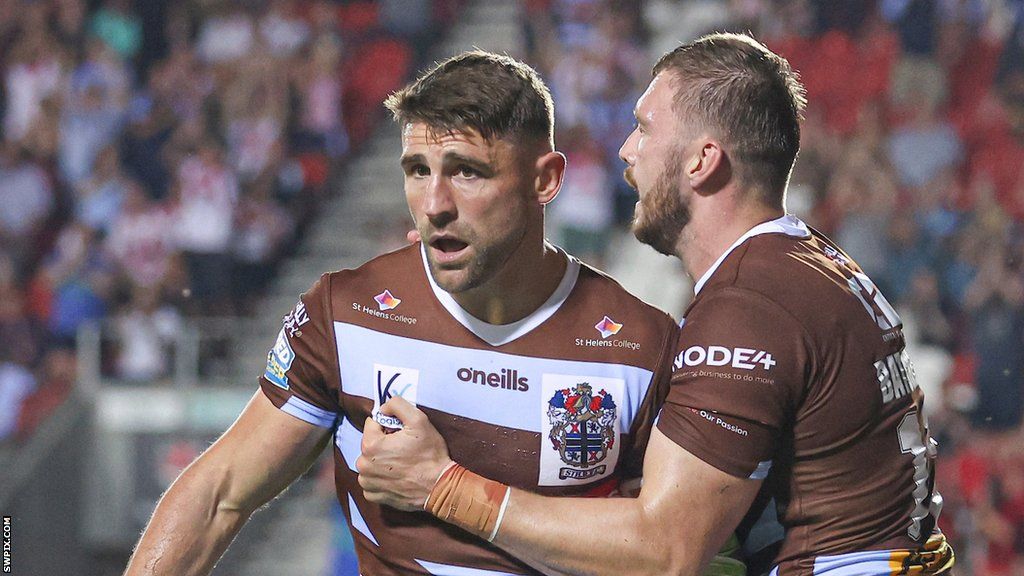 Tommy Makinson (left) helped St Helens to a win over Leigh Leopards, which keeps up the fight for the League Leaders' Shield with Catalans Dragons and Wigan Warriors