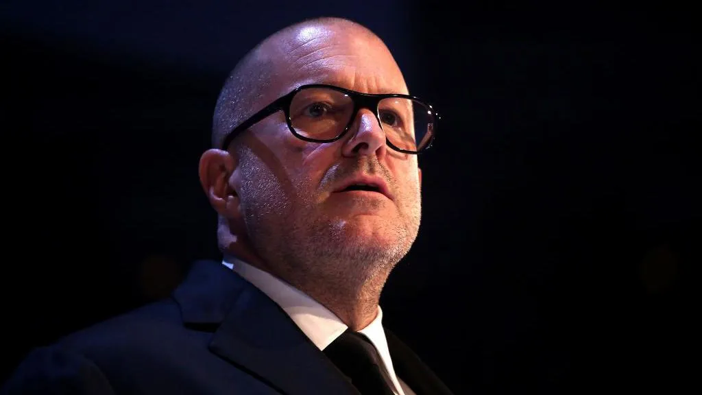 #AppleIsOverParty? ‘World’s greatest designer’ Jony Ive, known from iconic iPods, iMacs and iPhones, now works to create new AI-powered computers — but for OpenAI! Apple shares fell more than 2% after the news. However, it remains to be seen if a 58-year-old man is the right choice to create the next big thing for our time 🤖