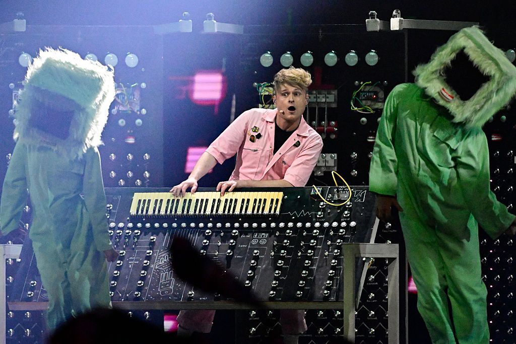 Look Mum No Computer performs at Eurovision