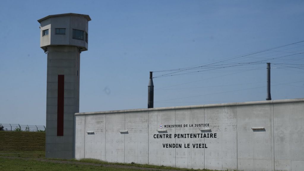 French police launch prison hunt for mini Chinese-made phones