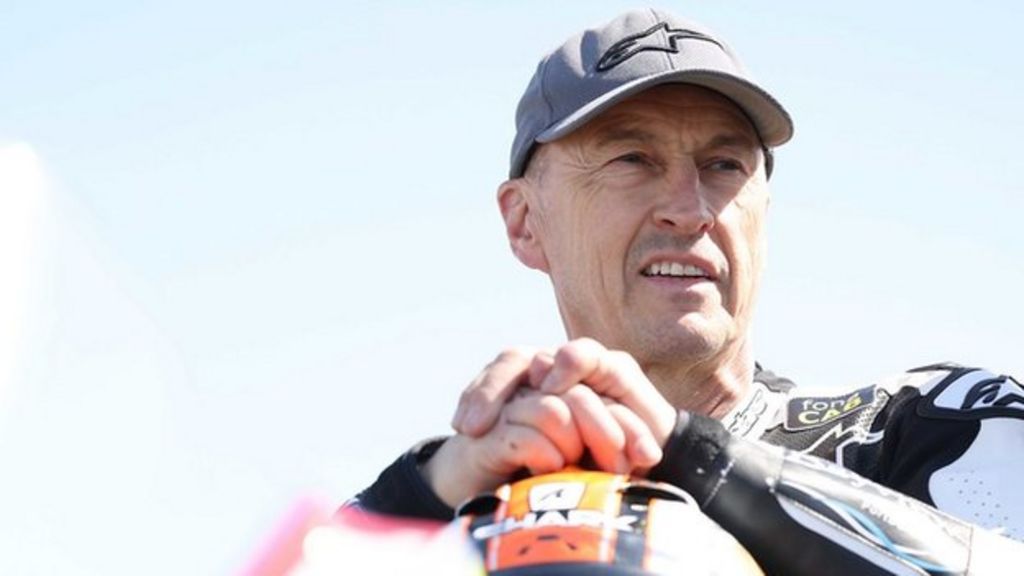 <div>North West 200: 'When's that old git hanging his leathers up?' - McWilliams on racing at 58</div>