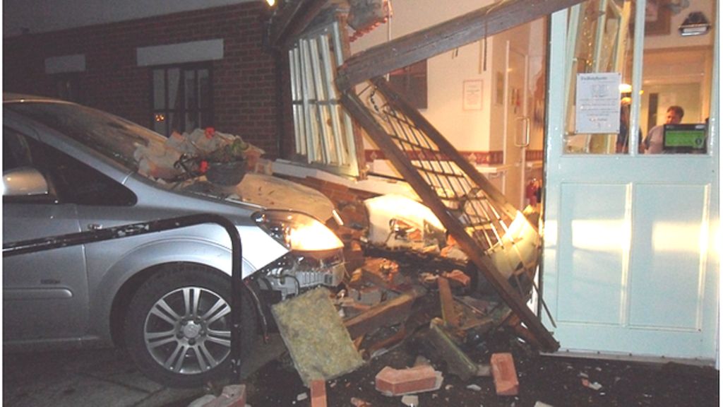 Car crashes into Kingsway Nursing Home in Langley Park BBC News