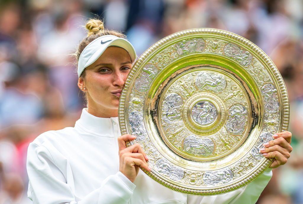 Marketa Vondrousova holds up the Wimbledon trophy