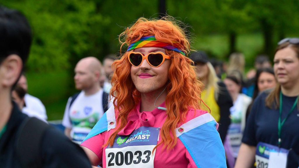 A runner in a wig 