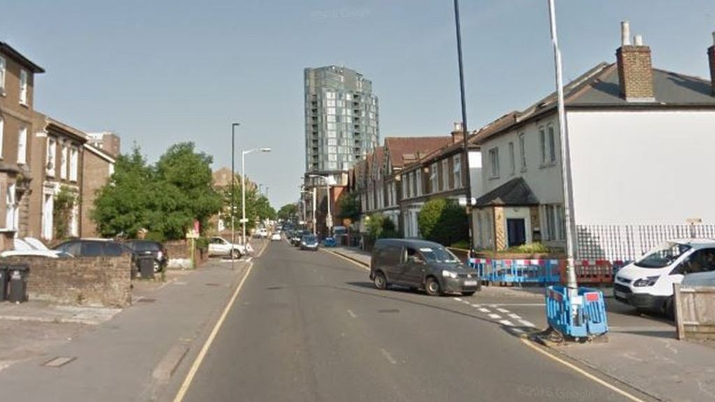 Cyclist killed 'after lorry driver hit and dragged' her along Croydon road - BBC News
