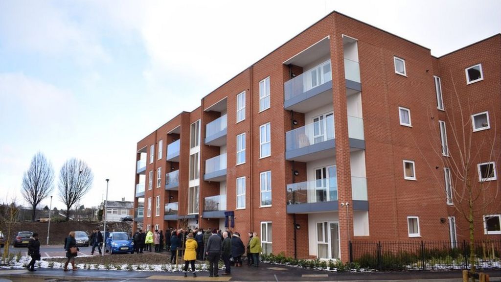 'Momentous day' for Luton's regenerated Marsh Farm estate BBC News