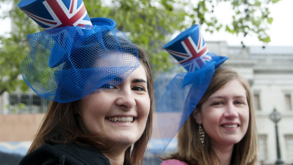 Two young women deterioration  tiny   apical  chapeau  Union Jack fascinators