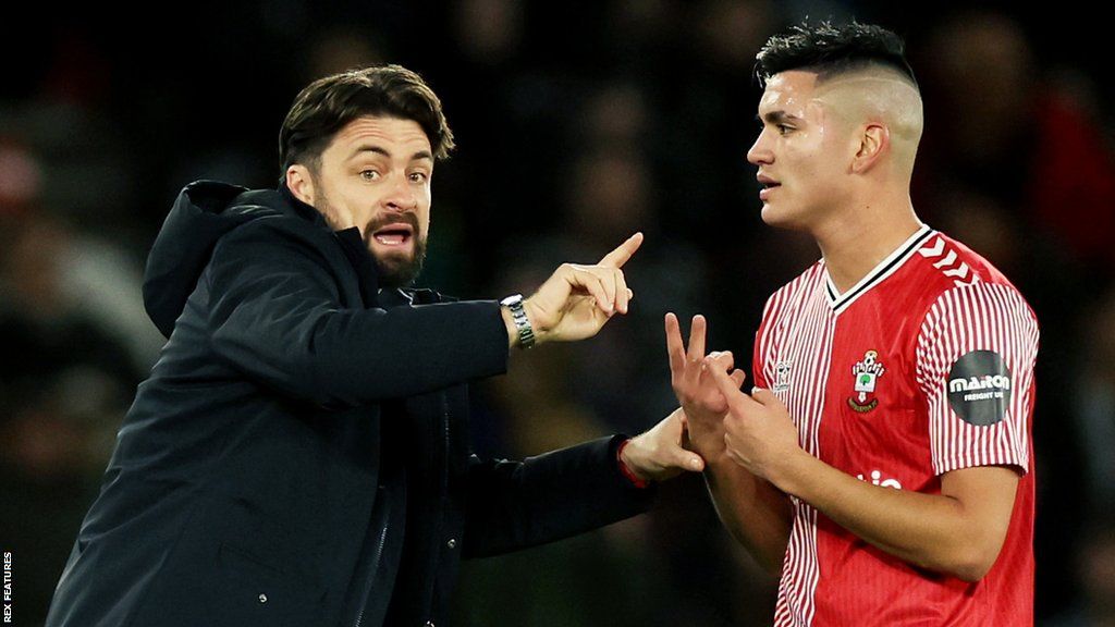 Southampton manager Russell Martin giving instructions to Carlos Alcaraz