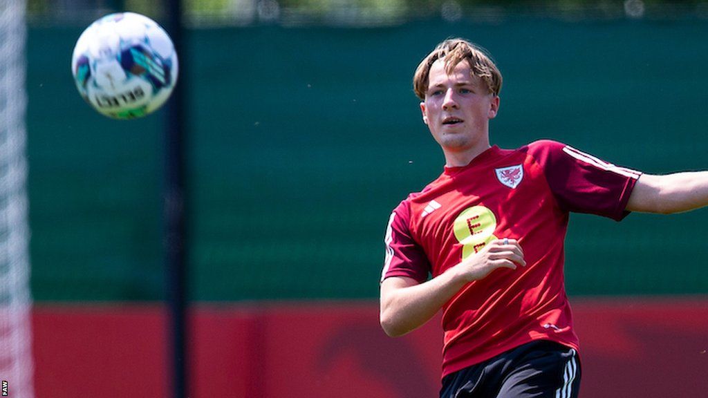 Wales U21s midfielder Charlie Savage in training