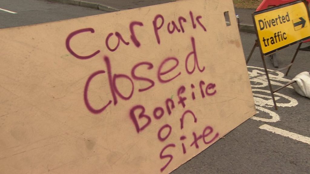 Belfast council granted bonfires injunction - BBC News - BBC News