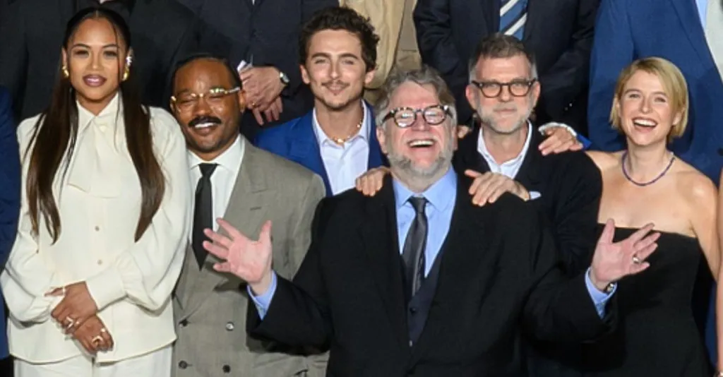 Zinzi and Ryan Coogler, Timothée Chalamet, Guillermo del Toro, Paul Thomas Anderson and Jessie Buckley in the Oscars class photo