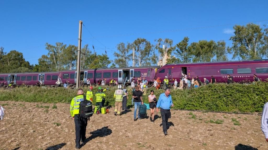 People leaving train following Bedford train crash