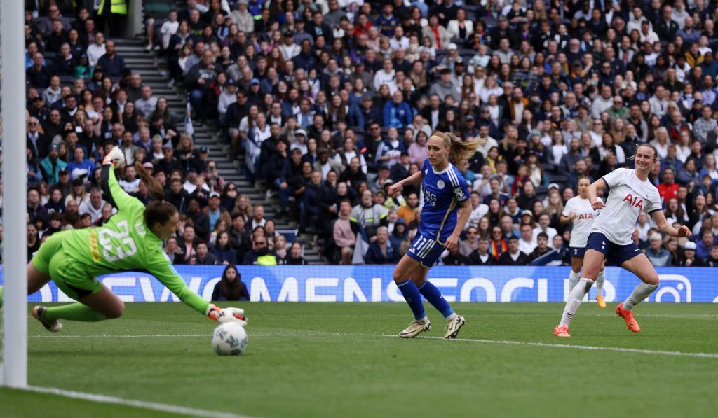 Martha Thomas scores against Leicester City