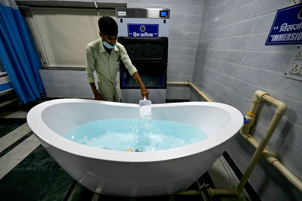A medical staff prepares an immersion ice bath tub at a heat stroke ward of Ram Manohar Lohia hospital in New Delhi on May 30, 2024. I