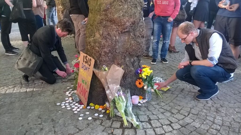 Thousands turn out for vigil