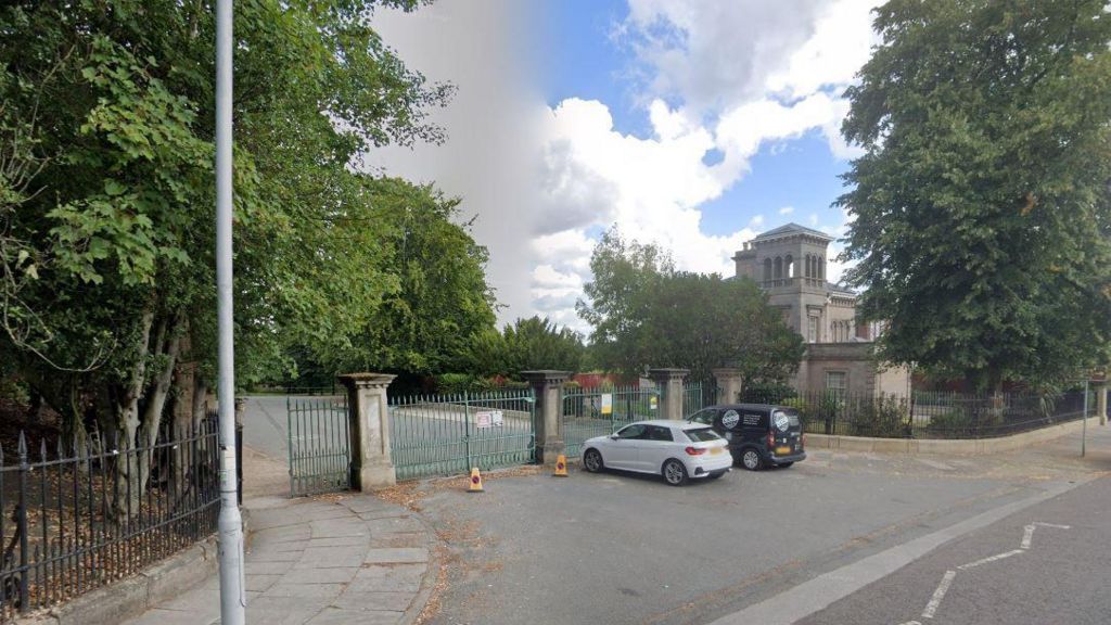 The entrance to Birkenhead Park from Park South Road - a general view shot from the road