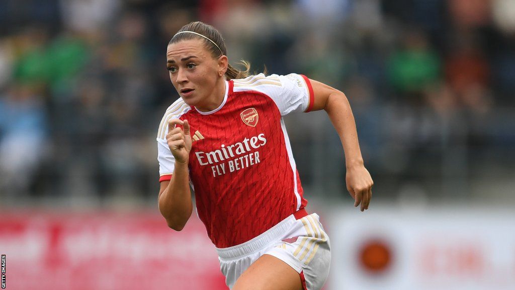 Katie McCabe playing for Arsenal