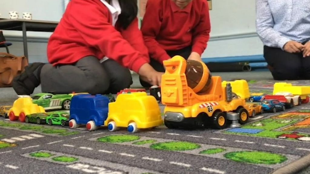 Virtual reality app to teach road safety to children