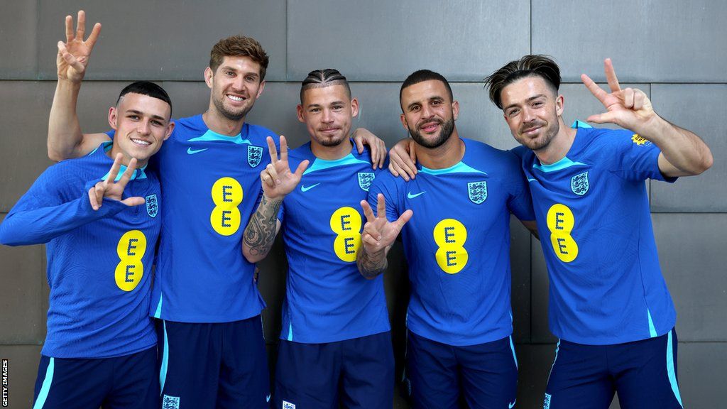 Phil Foden, John Stones, Kalvin Phillips, Kyle Walker and Jack Grealish in England training gear