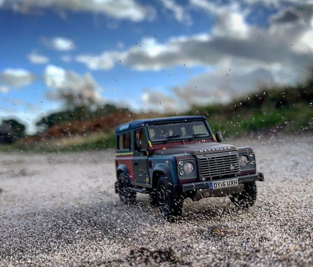 Model Land Rover Defender on gravel track