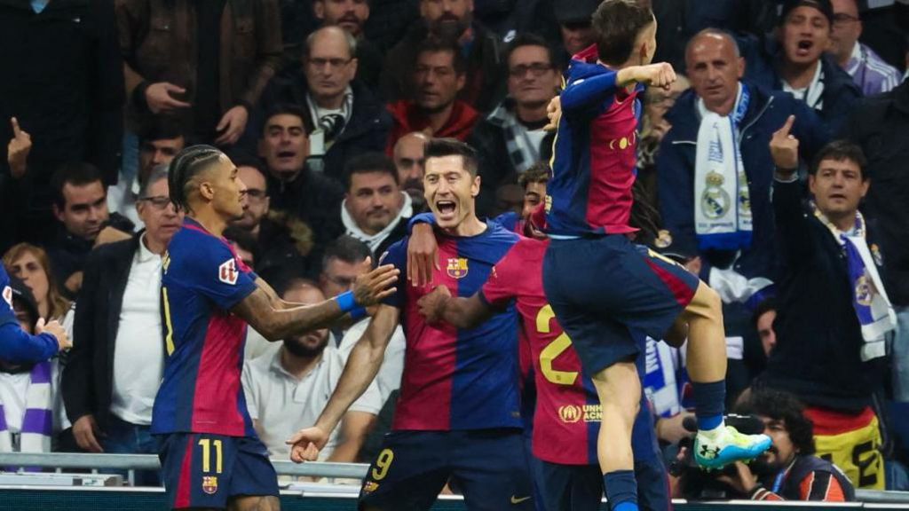 Robert Lewandowski celebrates scoring against Real Madrid 