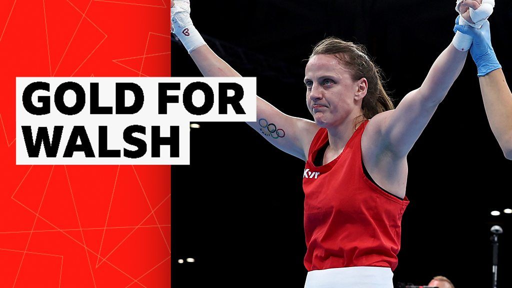Commonwealth Games: Northern Ireland's Michaela Walsh wins featherweight gold