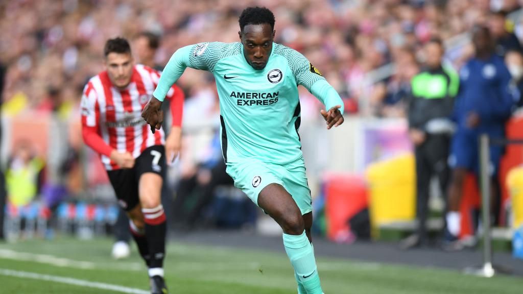 Danny Welbeck runs with the ball for Brighton