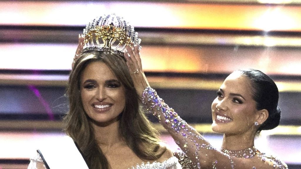 Mia Le Roux (L) is crowned by 2023 Miss South Africa Natasha Joubert (R) on stage at the 2024 Miss South Africa final at SunBet Arena in Pretoria on August 10, 2024.