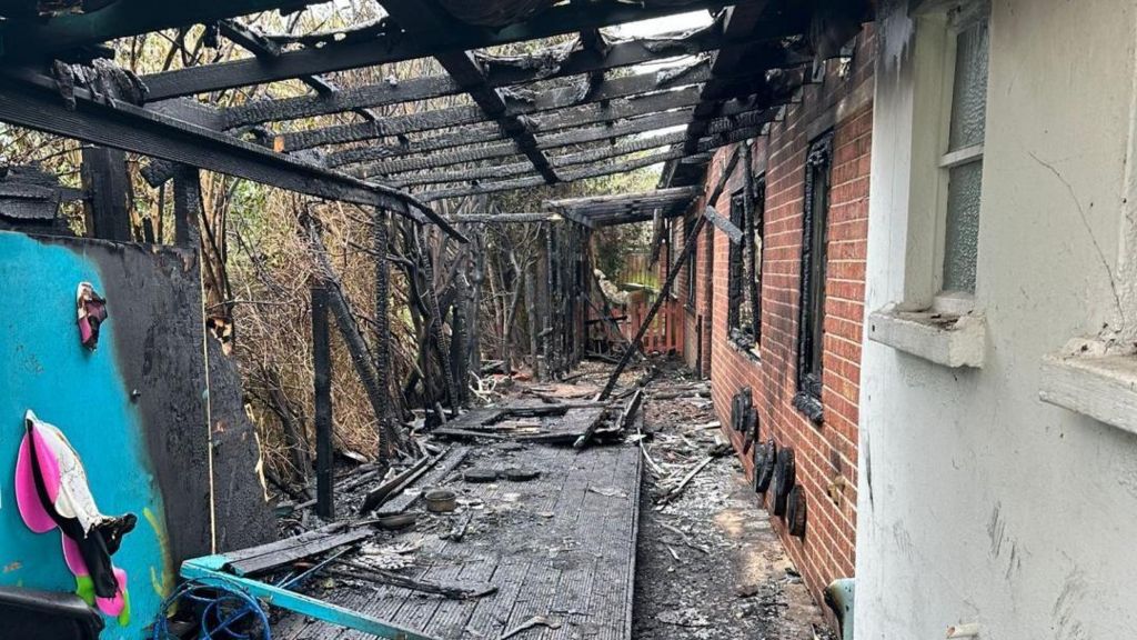 Clacton community hall badly damaged by fire - BBC News