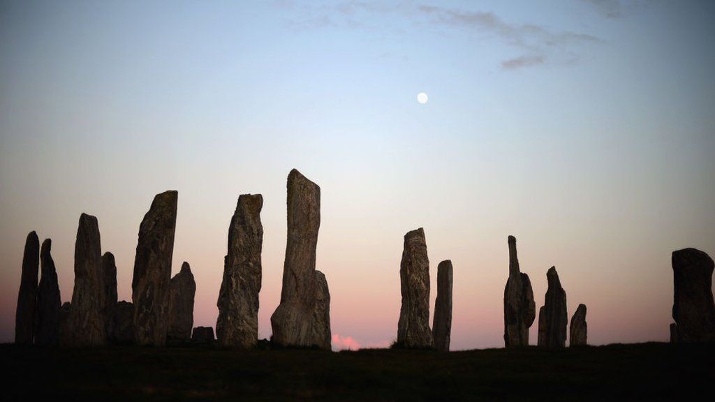 Calanais standing stones see approval for visitor centre upgrade - BBC News