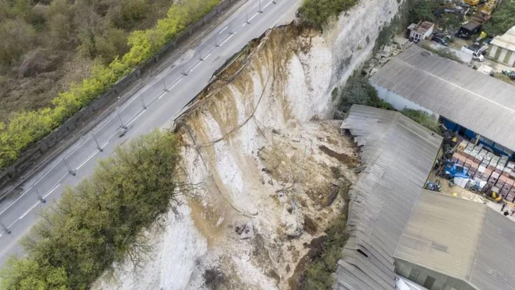 Cliff collapse at Swanscombe Quarry in April 2023