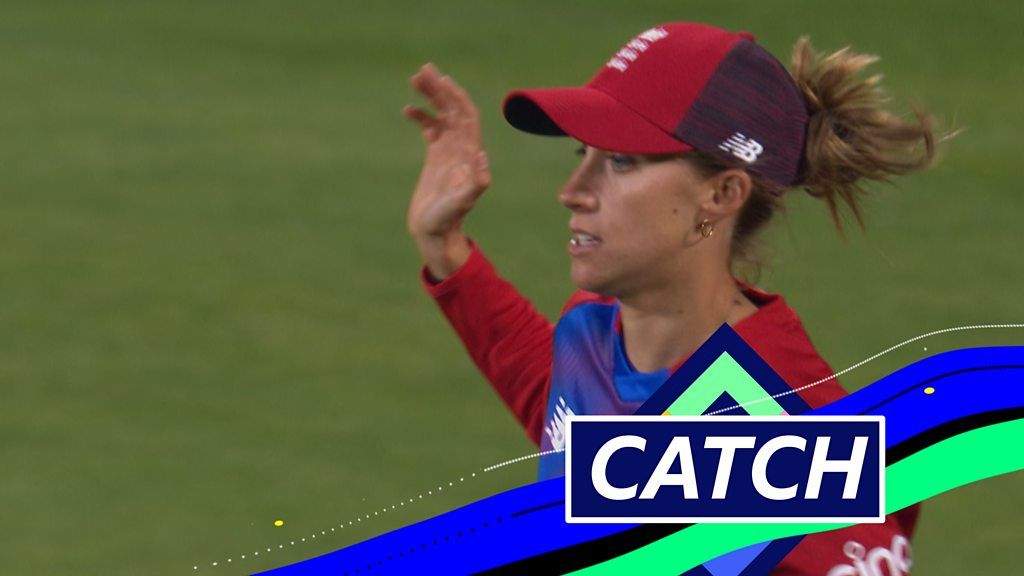 England v New Zealand T20: Tash Farrant's tumbling catch dismisses Maddy Green