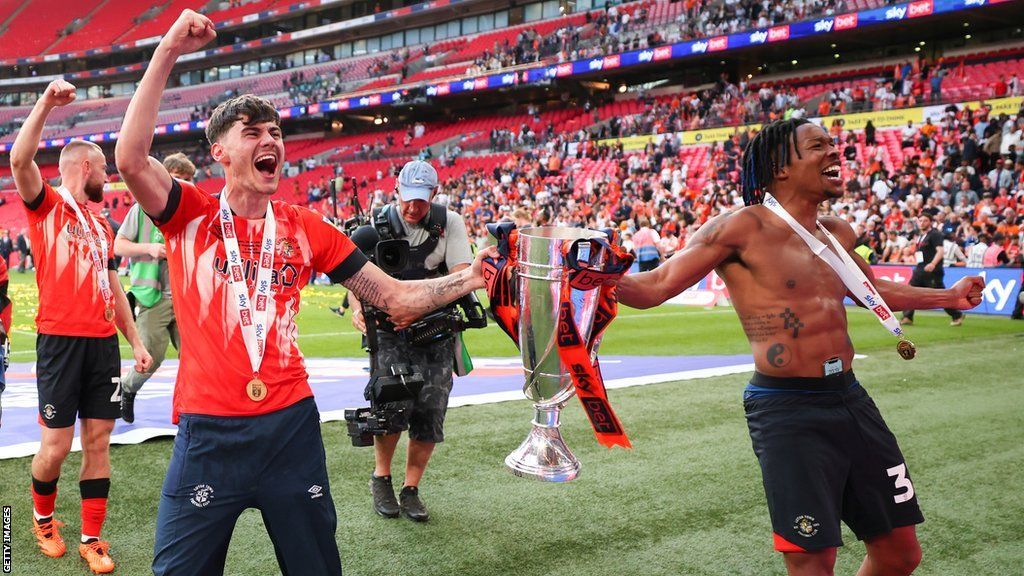 Elliot Thorpe celebrates Luton's promotion