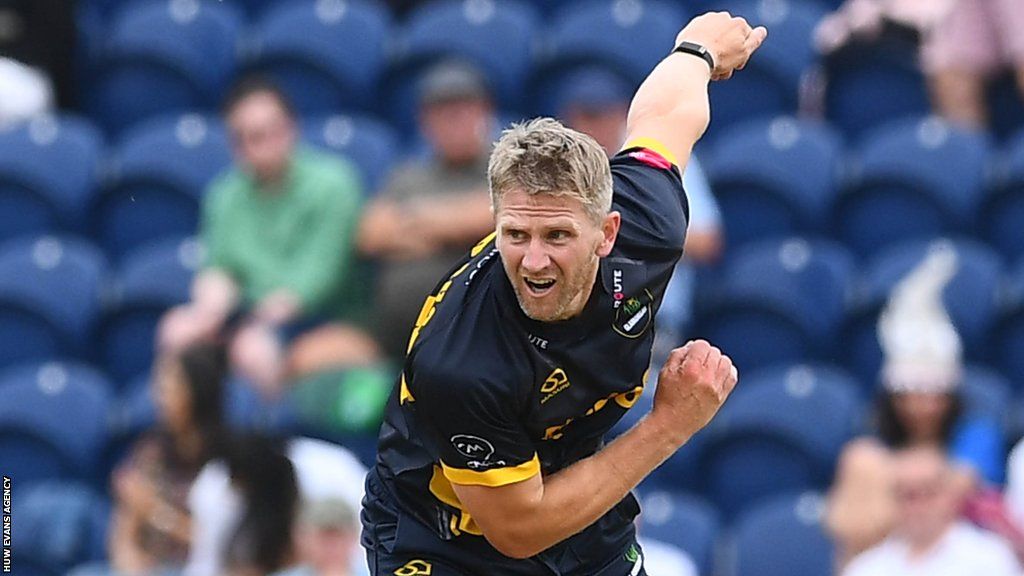 Timm van der Gugten took two wickets in two balls and hit 38 in 19 balls