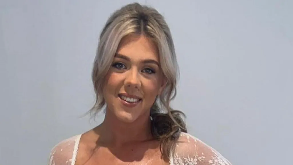 Familiares devastados mientras continúa la investigación del asesinato de la mujer.