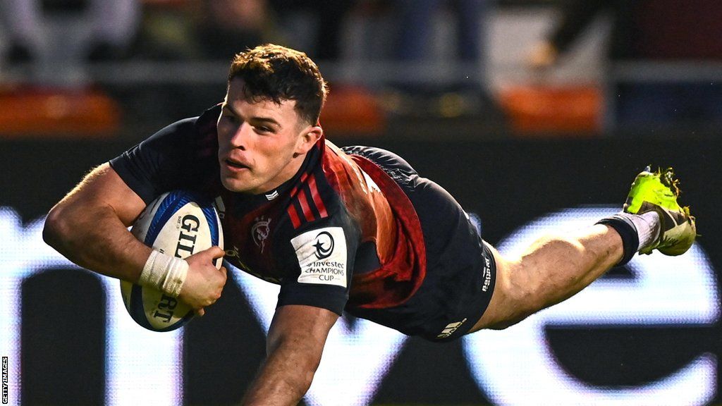 Calvin Nash dives over the line for Munster's bonus point-sealing score