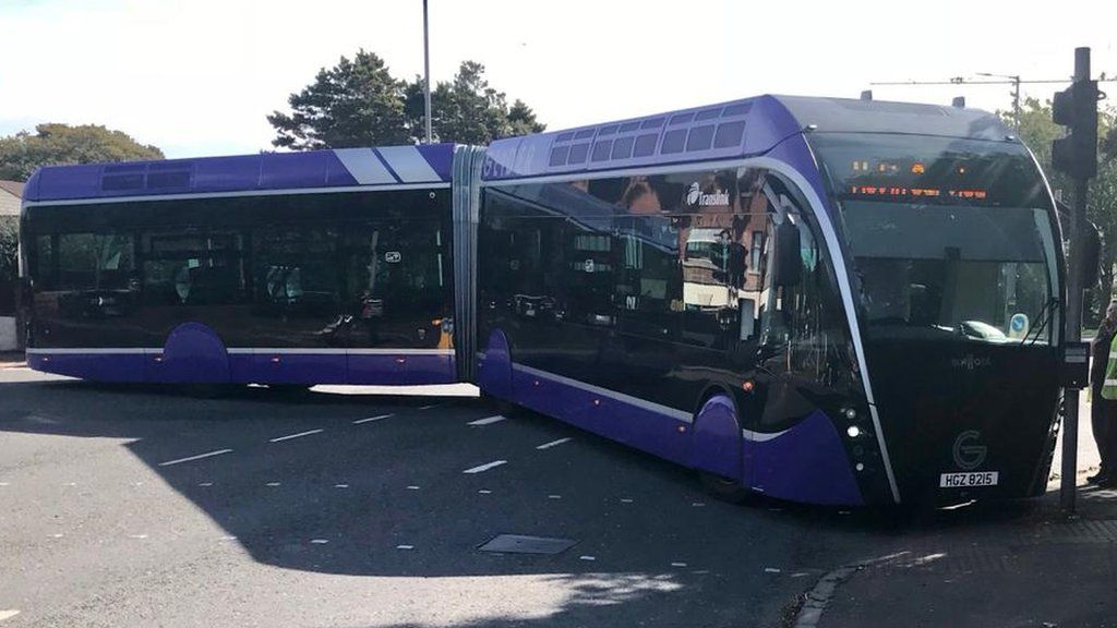 Belfast Glider buses 'boosts passenger numbers by 30' BBC News