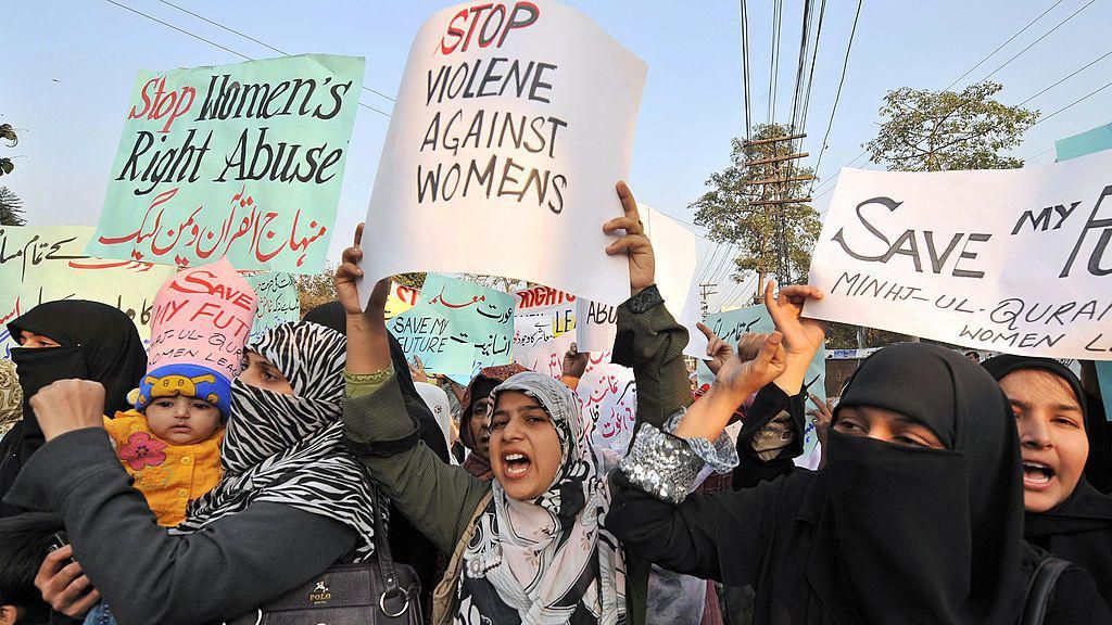 Women protesting honour killings in Pakistan