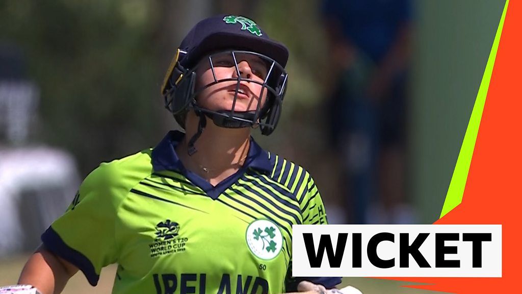 England pick up first wicket as Hunter goes for 15