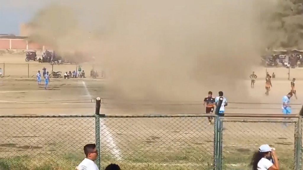 Whirlwind halts game in Peru