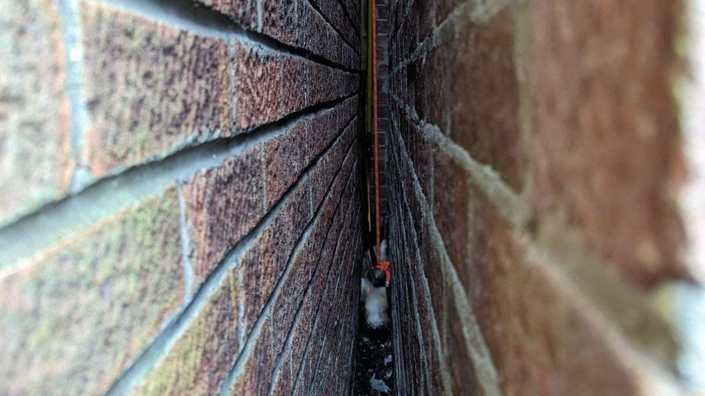 Tiny gap between two houses