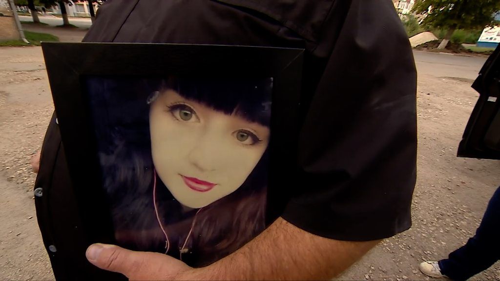 Doug Shipsey holds a photograph of his daughter Bethany