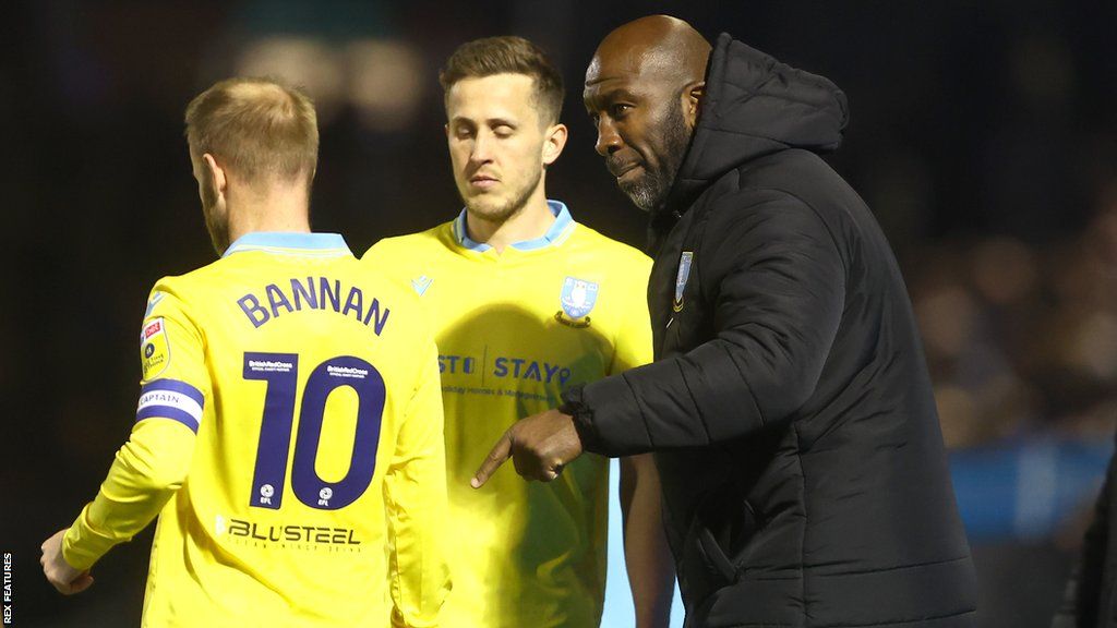 Sheffield Wednesday manager Darren Moore chatting with Barry Bannan