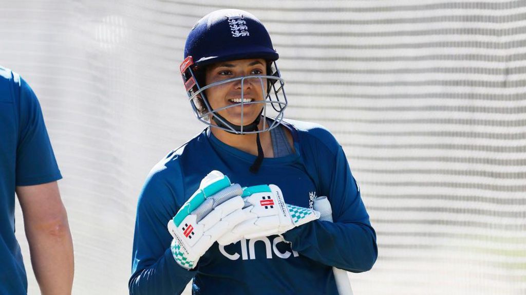 Sophia Dunkley during an England training session