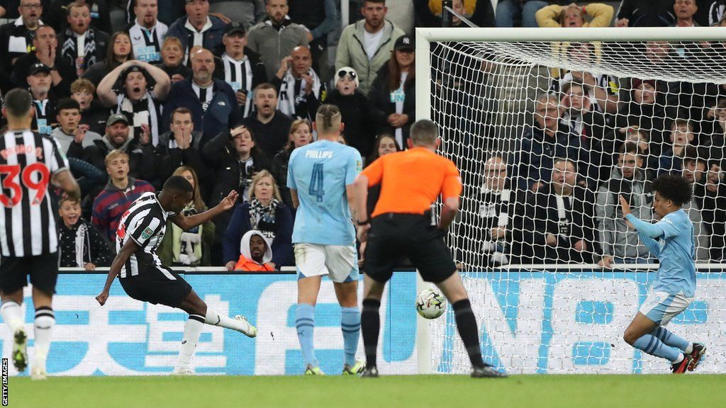 Alexander Isak scores for Newcastle against Manchester City