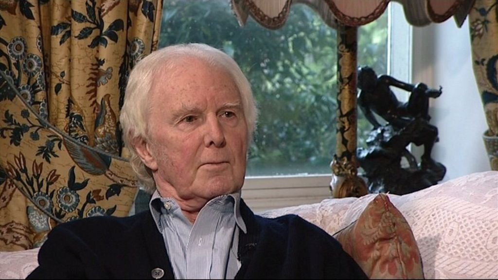 Brian Sewell, art critic, dies aged 84 - BBC News