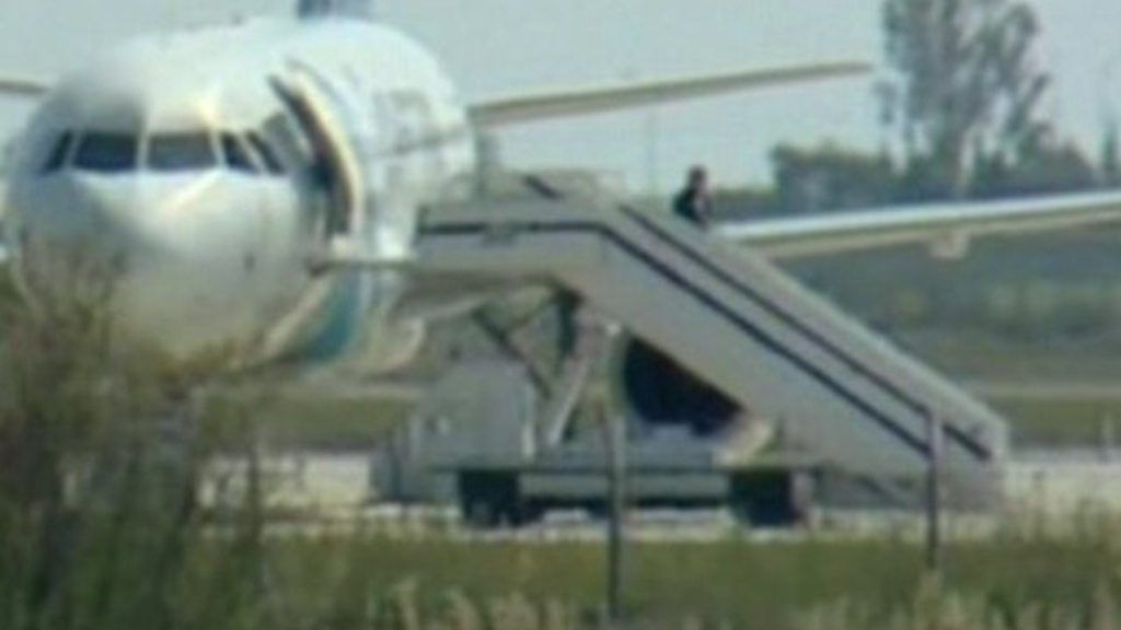 Suspect leaves hijacked plane