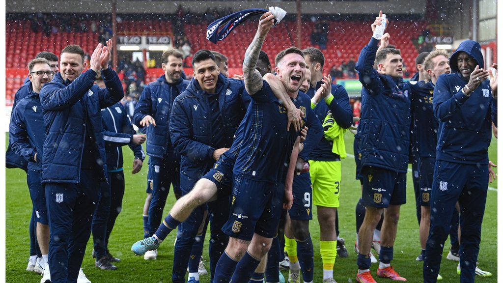 Dundee celebrate