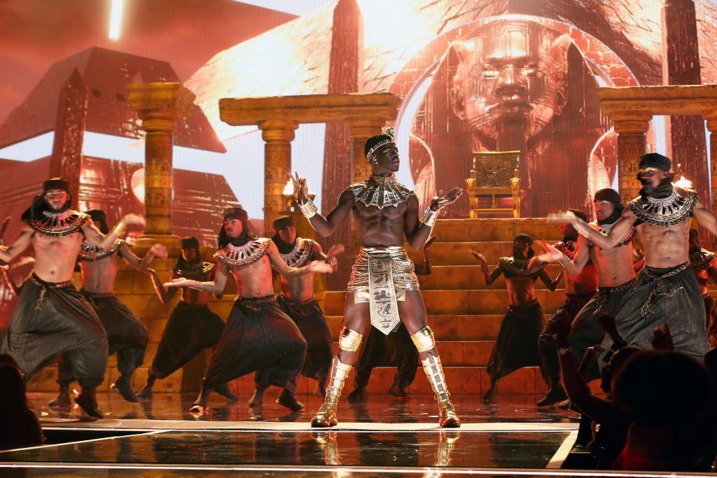 Lil Nas X kisses dancer in fiery BET Awards performance